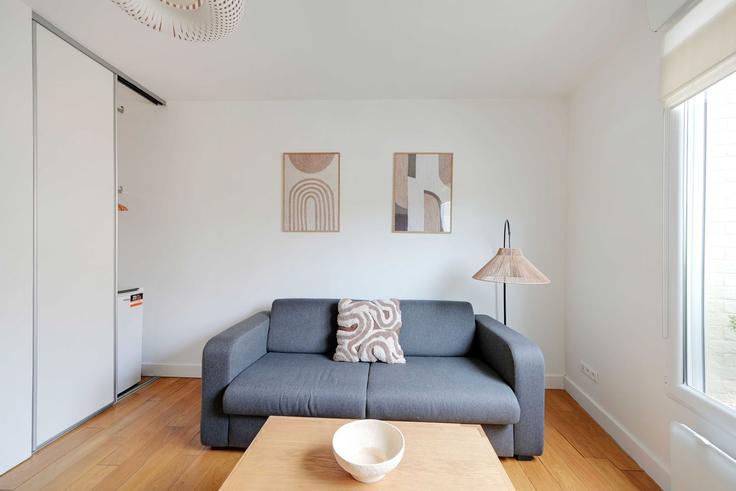 Elegant gestaltetes Wohnzimmer mit moderner Einrichtung in einer Wohnung im Building Rue Voltaire - checkmyguest - 1349358 in Suresnes, Suresnes Elegant gestaltetes Wohnzimmer mit moderner Einrichtung in einer Wohnung im Building Rue Voltaire - checkmyguest - 1349358 in Suresnes, Suresnes