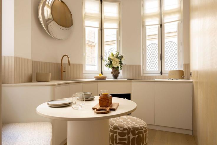Cocina funcional y elegante con equipamiento de alta gama en un apartamento de lujo en Building Rue d'Astorg - checkmyguest - 1349444 en 8th arrondissement, Paris