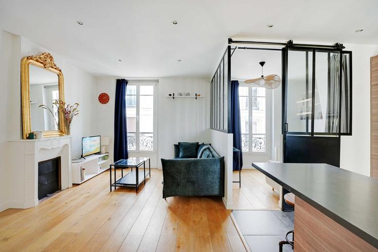 Building Rue de Sambre-et-Meuse - checkmyguest - 1223370 adresindeki bir dairede modern mobilyalarla zarif bir şekilde tasarlanmış oturma odası 10th arrondissement, Paris Building Rue de Sambre-et-Meuse - checkmyguest - 1223370 adresindeki bir dairede modern mobilyalarla zarif bir şekilde tasarlanmış oturma odası 10th arrondissement, Paris