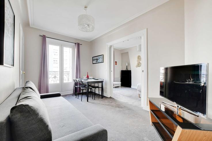 20th arrondissement of Paris, Paris 소재 Building Rue des Rondonneaux - checkmyguest - 1349473 유닛에 마련된, 현대적인 가구로 꾸며진 우아한 디자인의 거실 20th arrondissement of Paris, Paris 소재 Building Rue des Rondonneaux - checkmyguest - 1349473 유닛에 마련된, 현대적인 가구로 꾸며진 우아한 디자인의 거실