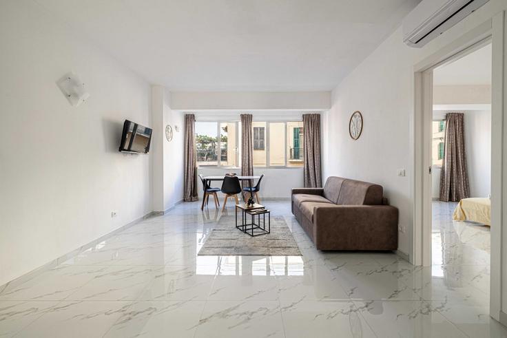 Sala de estar elegantemente projetada com móveis modernos em um apartamento no Building Via Sottoconvento - checkmyguest - 1349651 em Ventimiglia, Ventimiglia