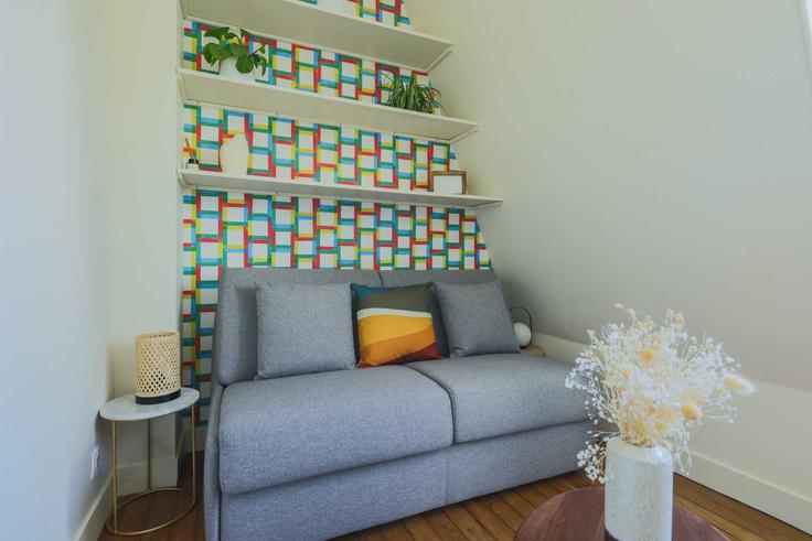 Elegant gestaltetes Wohnzimmer mit moderner Einrichtung in einer Wohnung im Building Rue Marbeau - checkmyguest - 1223342 in 16th arrondissement, Paris