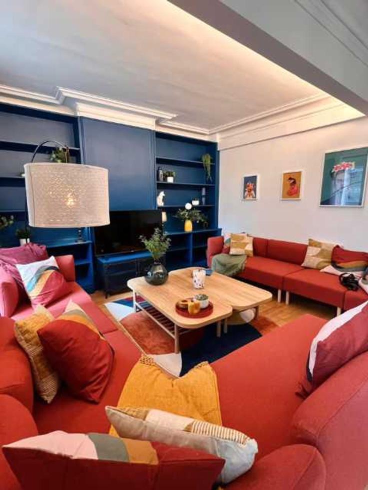Salle de séjour élégante avec mobilier moderne dans un appartement à Building Rue Ruhmkorff - checkmyguest - 1348644 à 17th arrondissement, Paris
