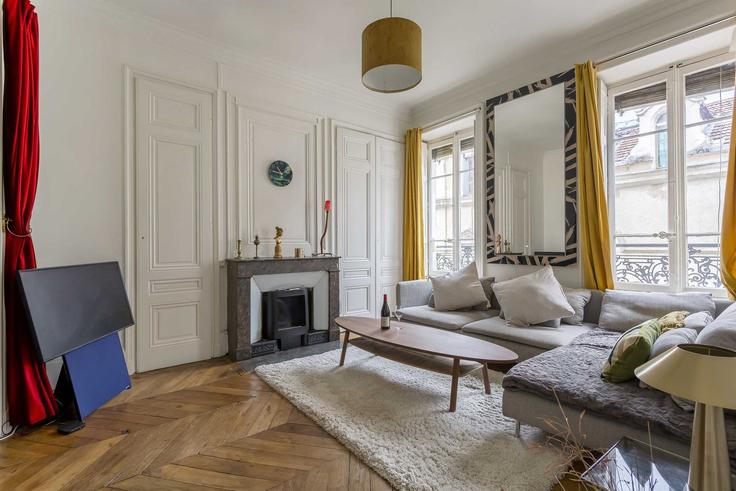 Elegante sala de estar con mobiliario moderno en un apartamento en Building Rue des Remparts d'Ainay - checkmyguest - 1349571 en 2nd arrondissement, Lyon Elegante sala de estar con mobiliario moderno en un apartamento en Building Rue des Remparts d'Ainay - checkmyguest - 1349571 en 2nd arrondissement, Lyon