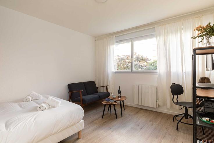 Building Boulevard Eugène Deruelle - checkmyguest - 1348739 adresindeki bir dairede modern mobilyalarla zarif bir şekilde tasarlanmış oturma odası 3rd arrondissement, Lyon