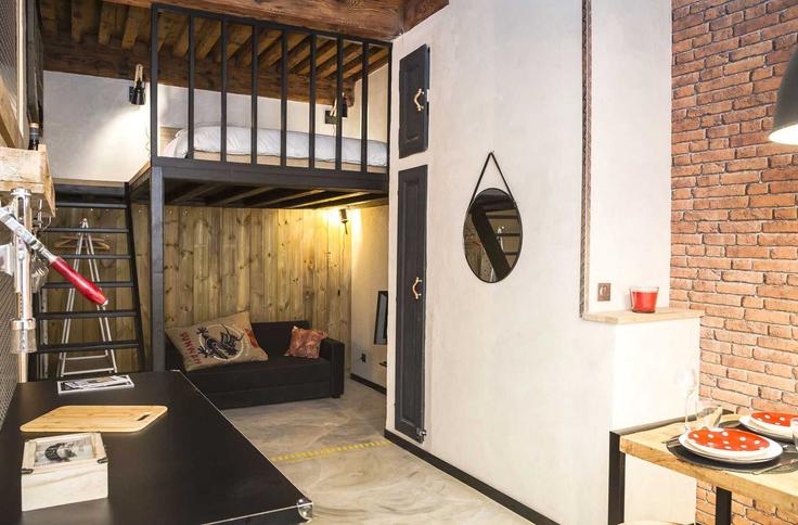 Building Rue de la Valfenière - checkmyguest - 1348616 adresindeki bir dairede modern mobilyalarla zarif bir şekilde tasarlanmış oturma odası 1st arrondissement, Lyon