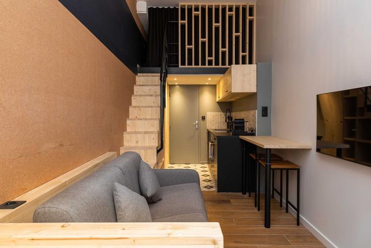 Building Rue de la Vieille - checkmyguest - 1348529 adresindeki bir dairede modern mobilyalarla zarif bir şekilde tasarlanmış oturma odası 1st arrondissement, Lyon