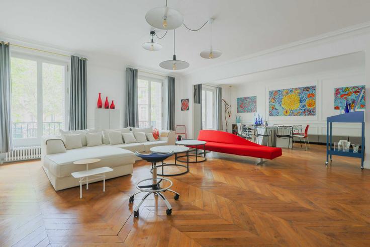 Elegant gestaltetes Wohnzimmer mit moderner Einrichtung in einer Wohnung im Building Boulevard Malesherbes - checkmyguest - 1228702 in 8th arrondissement, Paris Elegant gestaltetes Wohnzimmer mit moderner Einrichtung in einer Wohnung im Building Boulevard Malesherbes - checkmyguest - 1228702 in 8th arrondissement, Paris
