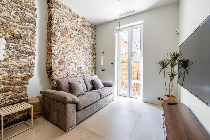 Sala de estar elegantemente projetada com móveis modernos em um apartamento no Building Impasse Marceau - checkmyguest - 1349406 em Cannes, Cannes Sala de estar elegantemente projetada com móveis modernos em um apartamento no Building Impasse Marceau - checkmyguest - 1349406 em Cannes, Cannes