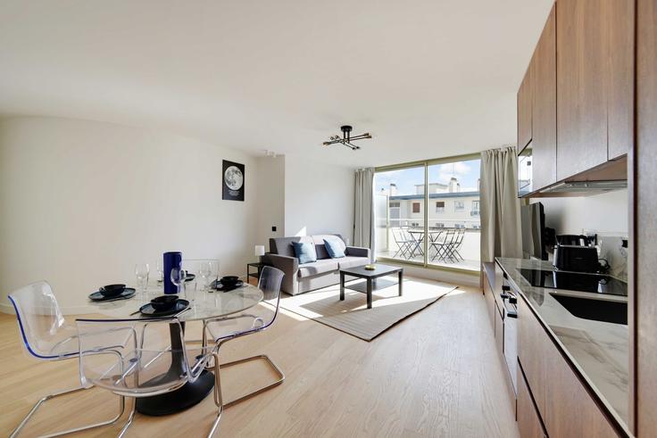 Sala de estar elegantemente projetada com móveis modernos em um apartamento no Building Villa Houssay - checkmyguest - 1349544 em Neuilly-sur-Seine, Neuilly-sur-Seine Sala de estar elegantemente projetada com móveis modernos em um apartamento no Building Villa Houssay - checkmyguest - 1349544 em Neuilly-sur-Seine, Neuilly-sur-Seine