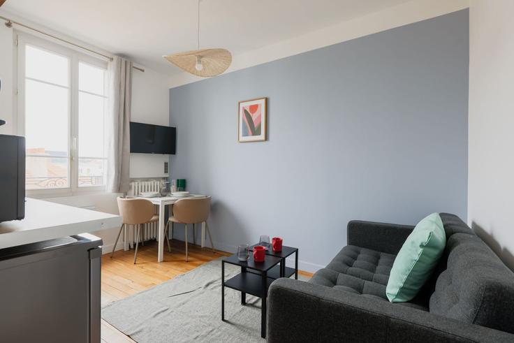 Elegant gestaltetes Wohnzimmer mit moderner Einrichtung in einer Wohnung im Building Rue Madame de Staël - checkmyguest - 1327680 in Clichy, Clichy Elegant gestaltetes Wohnzimmer mit moderner Einrichtung in einer Wohnung im Building Rue Madame de Staël - checkmyguest - 1327680 in Clichy, Clichy
