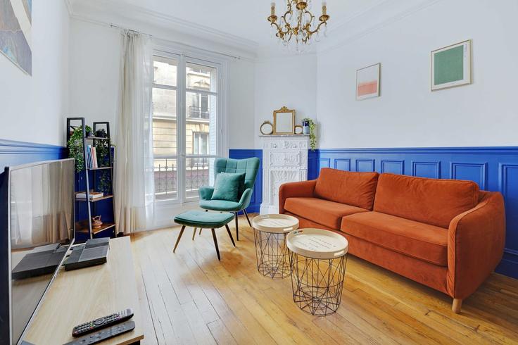 Elegante sala de estar con mobiliario moderno en un apartamento en Building Rue Lecourbe - checkmyguest - 1350007 en 15th arrondissement, Paris