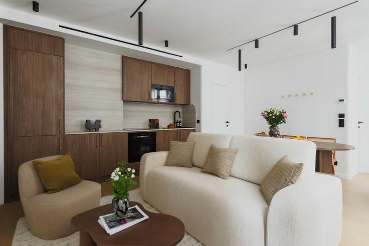 Sala de estar elegantemente projetada com móveis modernos em um apartamento no Building Rue Réaumur - checkmyguest - 1351074 em 3rd arrondissement, Paris