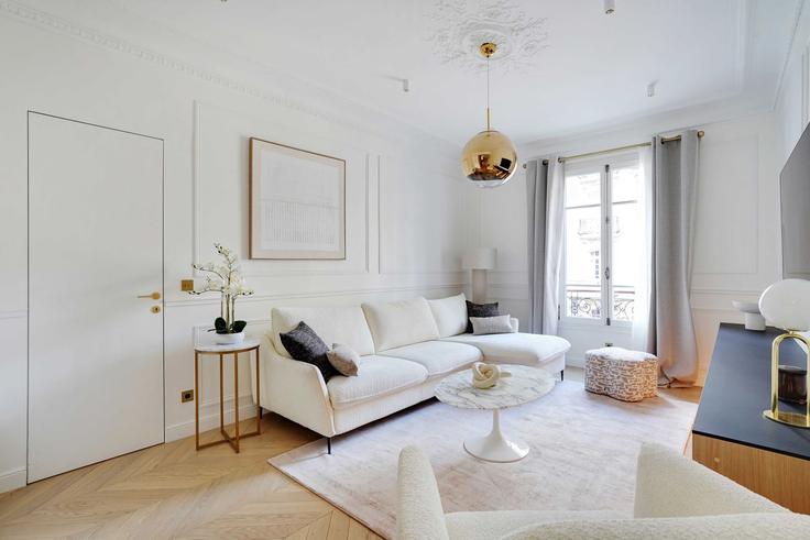 Building Avenue de Villiers - checkmyguest - 1349789 adresindeki bir dairede modern mobilyalarla zarif bir şekilde tasarlanmış oturma odası 17th arrondissement, Paris