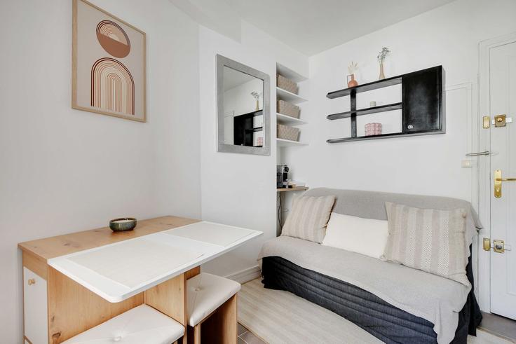 16th arrondissement, Paris에 위치한 Building Avenue Paul Doumer - checkmyguest - 1252895 - PAR 아파트의 세련된 인테리어가 돋보이는 거실 16th arrondissement, Paris에 위치한 Building Avenue Paul Doumer - checkmyguest - 1252895 - PAR 아파트의 세련된 인테리어가 돋보이는 거실