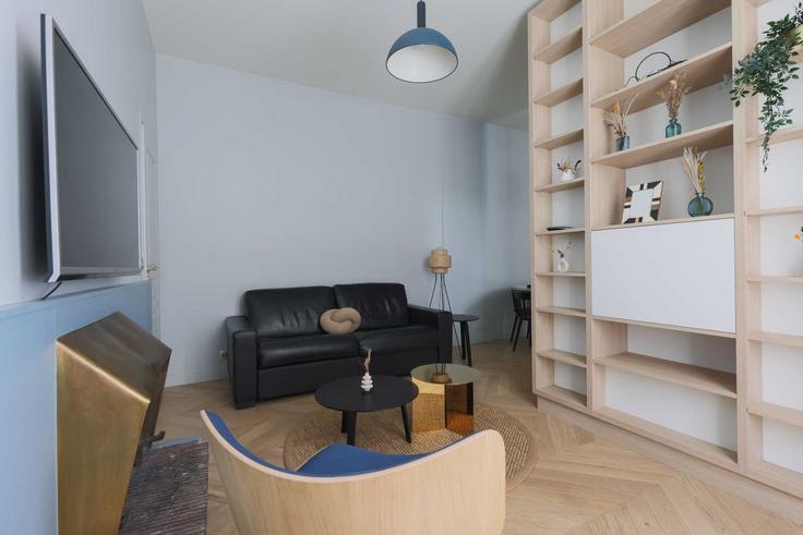 Building Rue Robert Estienne - checkmyguest - 1271259 - PAR adresindeki bir dairede modern mobilyalarla zarif bir şekilde tasarlanmış oturma odası 8th arrondissement, Paris