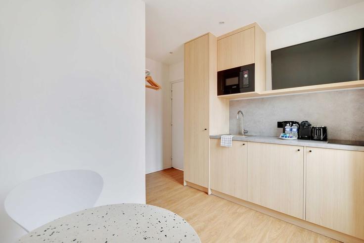 Montreuil, Montreuil에 위치한 Building Rue Raspail - checkmyguest - 1349498의 프리미엄 아파트에서 만나는 세련되고 기능적인 최고급 주방 Montreuil, Montreuil에 위치한 Building Rue Raspail - checkmyguest - 1349498의 프리미엄 아파트에서 만나는 세련되고 기능적인 최고급 주방