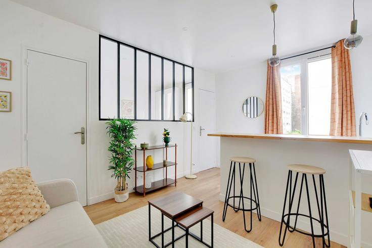 10th arrondissement, Paris에 위치한 Building Rue Sainte-Marthe - checkmyguest - 1259361 - PAR 유닛의 세련된 인테리어가 돋보이는 거실