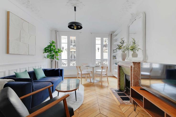 5th arrondissement, Paris에 위치한 Building Rue Larrey - checkmyguest - 1289705 - PAR 아파트의 세련된 인테리어가 돋보이는 거실 5th arrondissement, Paris에 위치한 Building Rue Larrey - checkmyguest - 1289705 - PAR 아파트의 세련된 인테리어가 돋보이는 거실
