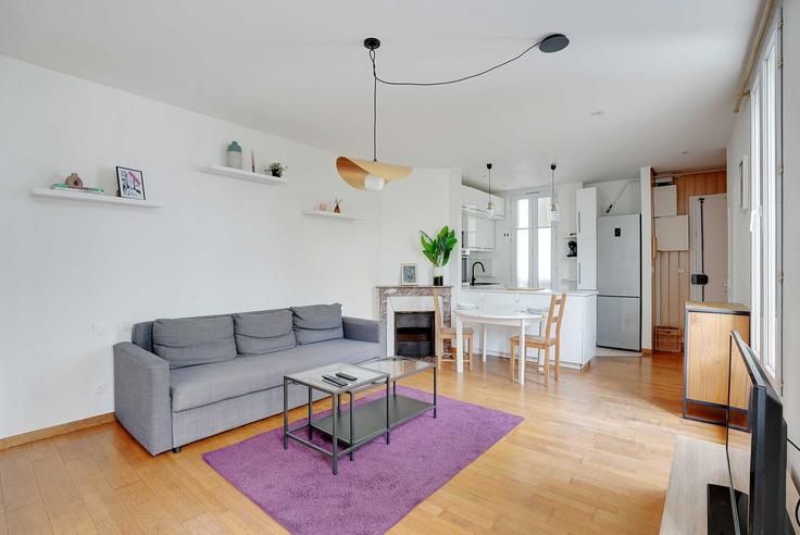 Saint-Ouen-sur-Seine, Saint-Ouen-sur-Seine에 위치한 Building Rue Raspail - checkmyguest - 1349637 아파트의 세련된 인테리어가 돋보이는 거실 Saint-Ouen-sur-Seine, Saint-Ouen-sur-Seine에 위치한 Building Rue Raspail - checkmyguest - 1349637 아파트의 세련된 인테리어가 돋보이는 거실