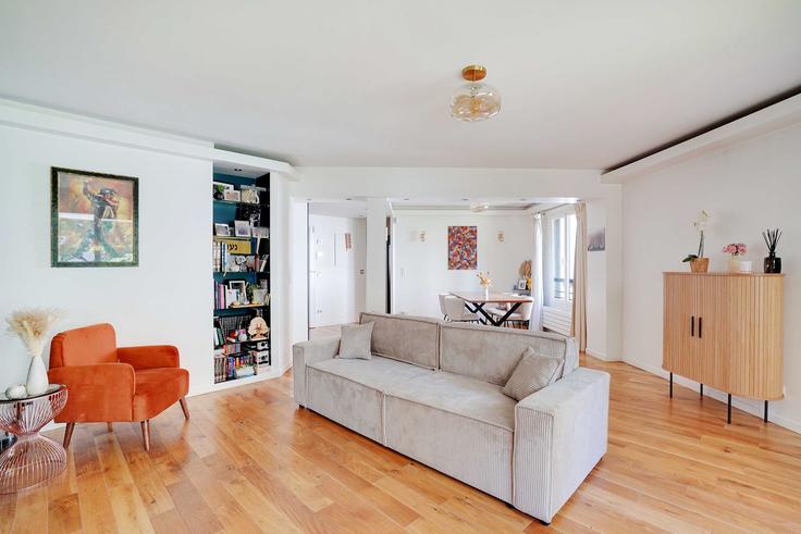 Elegante sala de estar con mobiliario moderno en un apartamento en Building Rue André Citroën - checkmyguest - 1349824 en Levallois-Perret, Levallois-Perret