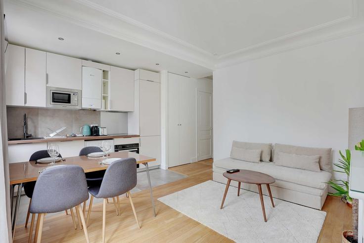 Paris 15th arrondissementのBuilding Rue de la Croix Nivert - checkmyguest - 1271257 - PARのアパートメントにある、モダンな家具を備えたエレガントなデザインのリビングルーム Paris 15th arrondissementのBuilding Rue de la Croix Nivert - checkmyguest - 1271257 - PARのアパートメントにある、モダンな家具を備えたエレガントなデザインのリビングルーム