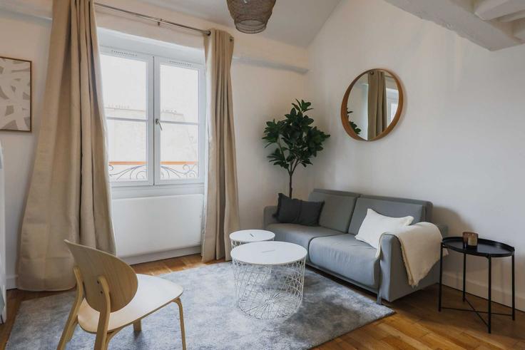 3rd arrondissement, Paris에 위치한 Building Rue Vieille du Temple - checkmyguest - 1316438 아파트의 세련된 인테리어가 돋보이는 거실 3rd arrondissement, Paris에 위치한 Building Rue Vieille du Temple - checkmyguest - 1316438 아파트의 세련된 인테리어가 돋보이는 거실
