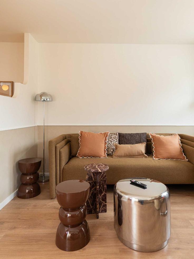 Building Rue Perrod - checkmyguest - 1281416 - PAR adresindeki bir dairede modern mobilyalarla zarif bir şekilde tasarlanmış oturma odası 4th arrondissement, Lyon Building Rue Perrod - checkmyguest - 1281416 - PAR adresindeki bir dairede modern mobilyalarla zarif bir şekilde tasarlanmış oturma odası 4th arrondissement, Lyon