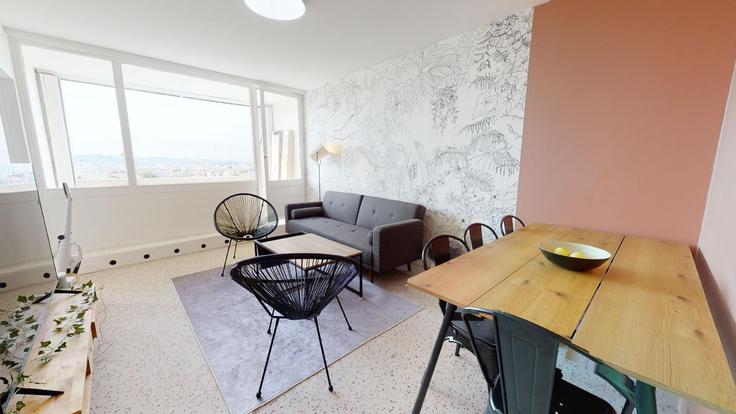 Elegante sala de estar con mobiliario moderno en un apartamento en Building Cours Émile-Zola - checkmyguest - 1320750 en Villeurbanne, Villeurbanne Elegante sala de estar con mobiliario moderno en un apartamento en Building Cours Émile-Zola - checkmyguest - 1320750 en Villeurbanne, Villeurbanne