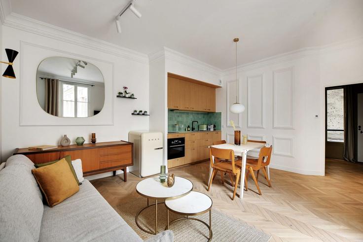 Elegante sala de estar con mobiliario moderno en un apartamento en Building Rue de Charonne - checkmyguest - 1349573 en 11th arrondissement, Paris