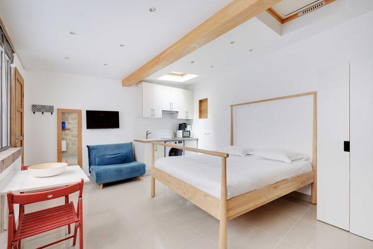 Cuisine fonctionnelle et élégante avec équipement moderne dans un appartement haut de gamme à Building Rue des Trois Frères - checkmyguest - 1350015 dans 18th arrondissement, Paris