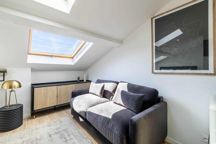 Building Rue de Mimont - checkmyguest - 1297051 adresindeki bir dairede modern mobilyalarla zarif bir şekilde tasarlanmış oturma odası Cannes, Cannes