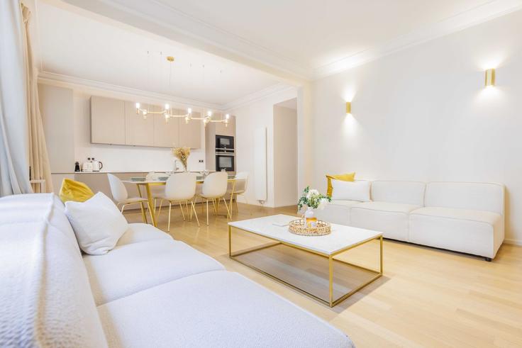 Elegante sala de estar con mobiliario moderno en un apartamento en Building Rue Scheffer - checkmyguest - 1316440 en 16th arrondissement, Paris