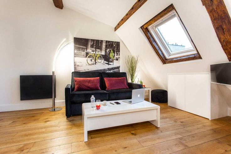 Elegante sala de estar con mobiliario moderno en un apartamento en Building Rue Saint-Florentin - checkmyguest - 1349927 en 1st arrondissement, Paris