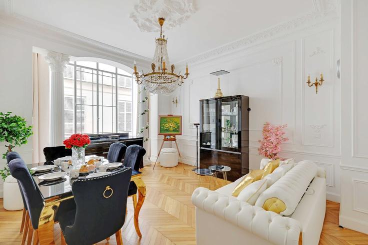 Salle de séjour élégante avec mobilier moderne dans un appartement à Building Avenue Kléber - checkmyguest - 1350087 à 16th arrondissement, Paris Salle de séjour élégante avec mobilier moderne dans un appartement à Building Avenue Kléber - checkmyguest - 1350087 à 16th arrondissement, Paris