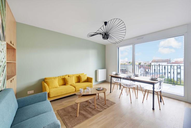 Salle de séjour élégante avec mobilier moderne dans un appartement à Building Rue Voltaire - checkmyguest - 1336796 à Malakoff, Malakoff