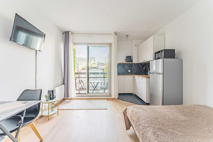 Elegante sala de estar con mobiliario moderno en un apartamento en Building Rue Ficatier - checkmyguest - 1340977 en Courbevoie, Courbevoie