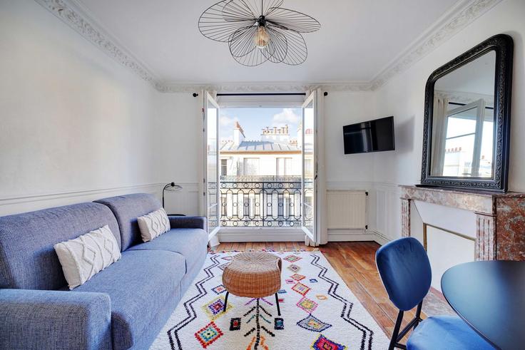 Salle de séjour élégante avec mobilier moderne dans un appartement à Building Rue du Loing - checkmyguest - 1378918 à 14th arrondissement, Paris