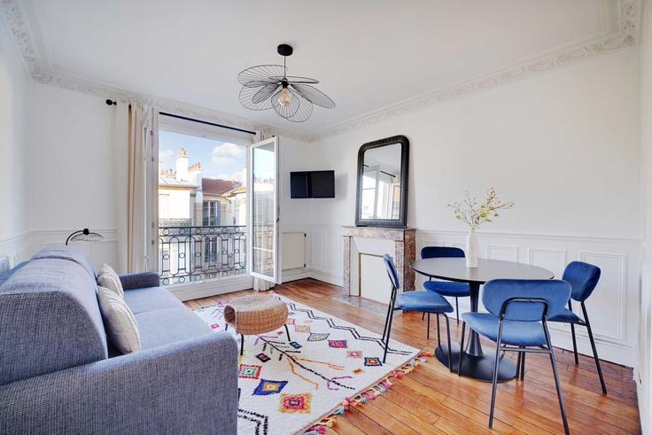 Salle de séjour élégante avec mobilier moderne dans un appartement à Building Rue du Loing - checkmyguest - 1378918 à 14th arrondissement, Paris