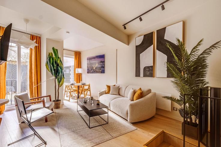 Sala de estar elegantemente projetada com móveis modernos em um apartamento no Building Avenue de Saxe - checkmyguest - 1462098 em 7th arrondissement, Paris