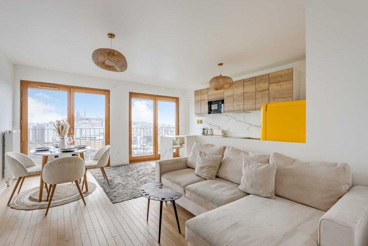 18th arrondissement, Paris에 위치한 Building Rue Pierre Mauroy - checkmyguest - 1512337 유닛의 세련된 인테리어가 돋보이는 거실