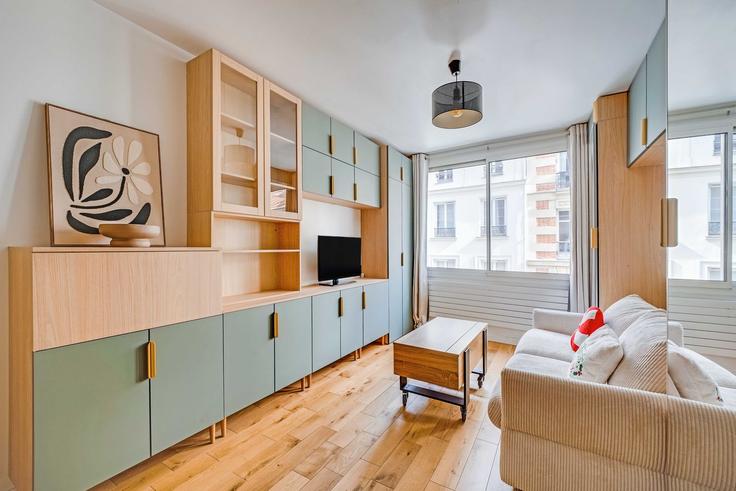 Building Rue de Bellefond - checkmyguest - 1530428 adresindeki bir dairede modern mobilyalarla zarif bir şekilde tasarlanmış oturma odası 9th arrondissement, Paris Building Rue de Bellefond - checkmyguest - 1530428 adresindeki bir dairede modern mobilyalarla zarif bir şekilde tasarlanmış oturma odası 9th arrondissement, Paris