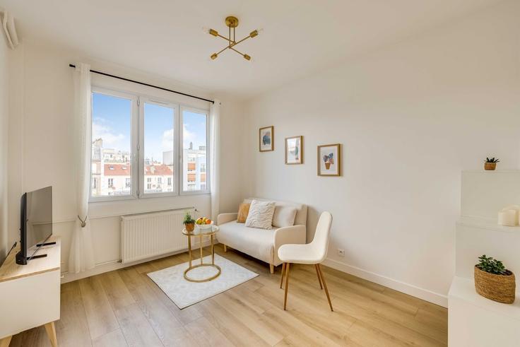 14th arrondissement, Paris에 위치한 Building Rue Morère - checkmyguest - 1520089 유닛의 세련된 인테리어가 돋보이는 거실 14th arrondissement, Paris에 위치한 Building Rue Morère - checkmyguest - 1520089 유닛의 세련된 인테리어가 돋보이는 거실