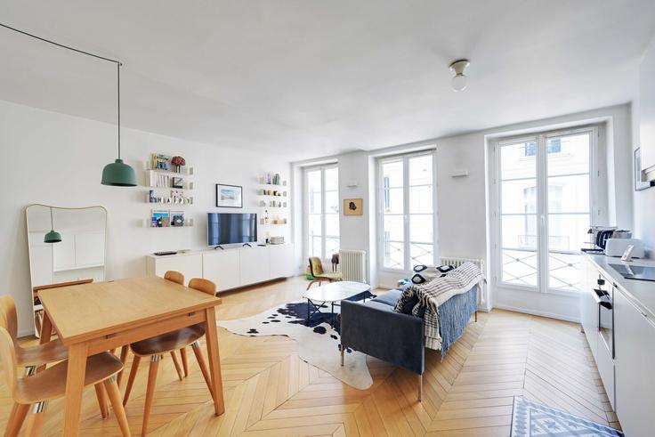 Building Rue d'Aboukir - checkmyguest - 1580121 adresindeki bir dairede modern mobilyalarla zarif bir şekilde tasarlanmış oturma odası 2nd arrondissement, Paris Building Rue d'Aboukir - checkmyguest - 1580121 adresindeki bir dairede modern mobilyalarla zarif bir şekilde tasarlanmış oturma odası 2nd arrondissement, Paris