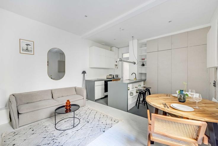 Salle de séjour élégante avec mobilier moderne dans un appartement à Building Rue Custine - checkmyguest - 1585304 à 18th arrondissement, Paris Salle de séjour élégante avec mobilier moderne dans un appartement à Building Rue Custine - checkmyguest - 1585304 à 18th arrondissement, Paris