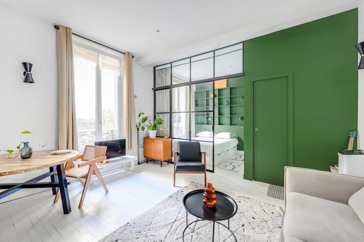 Salle de séjour élégante avec mobilier moderne dans un appartement à Building Rue Custine - checkmyguest - 1585304 à 18th arrondissement, Paris Salle de séjour élégante avec mobilier moderne dans un appartement à Building Rue Custine - checkmyguest - 1585304 à 18th arrondissement, Paris