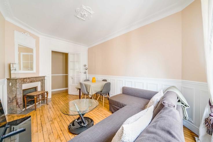Building Rue de la Convention - checkmyguest - 1588992 adresindeki bir dairede modern mobilyalarla zarif bir şekilde tasarlanmış oturma odası 15th arrondissement, Paris