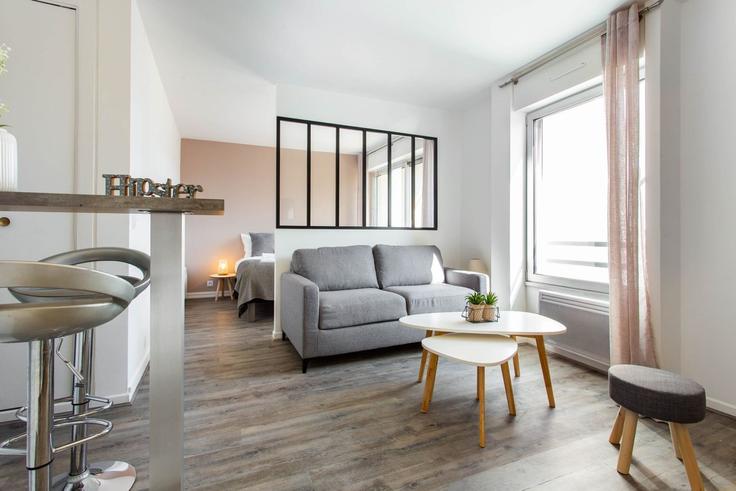 10th arrondissement, Paris에 위치한 Building Quai de Jemmapes - checkmyguest - 1349944 아파트의 세련된 인테리어가 돋보이는 거실