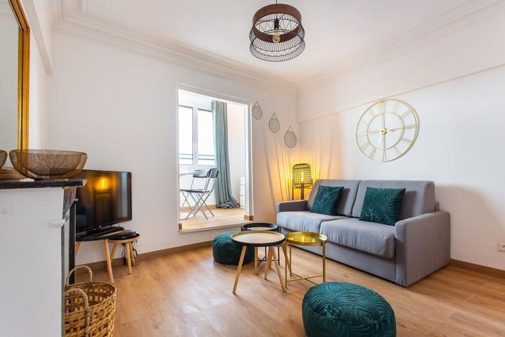 Elegante sala de estar con mobiliario moderno en un apartamento en Building Boulevard du Temple - checkmyguest - 1348038 en 11th arrondissement, Paris