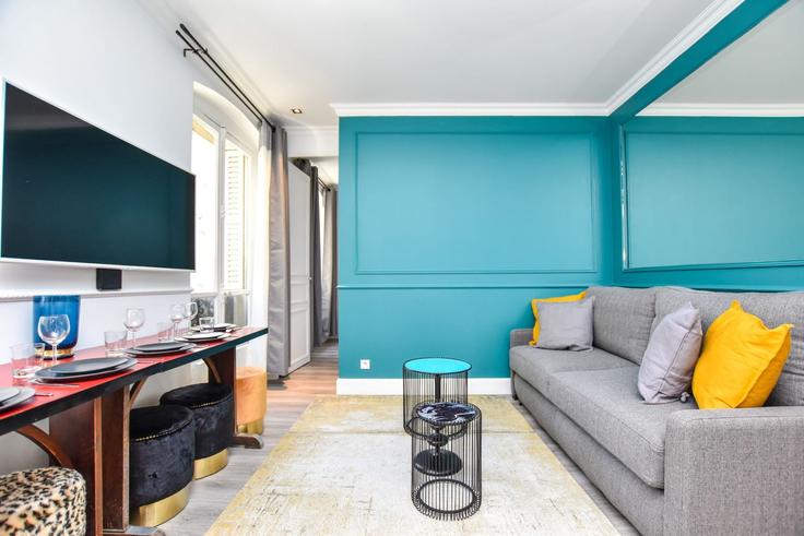 Paris 9th arrondissementのBuilding Rue de Trévise - checkmyguest - 1350180のアパートメントにある、モダンな家具を備えたエレガントなデザインのリビングルーム Paris 9th arrondissementのBuilding Rue de Trévise - checkmyguest - 1350180のアパートメントにある、モダンな家具を備えたエレガントなデザインのリビングルーム